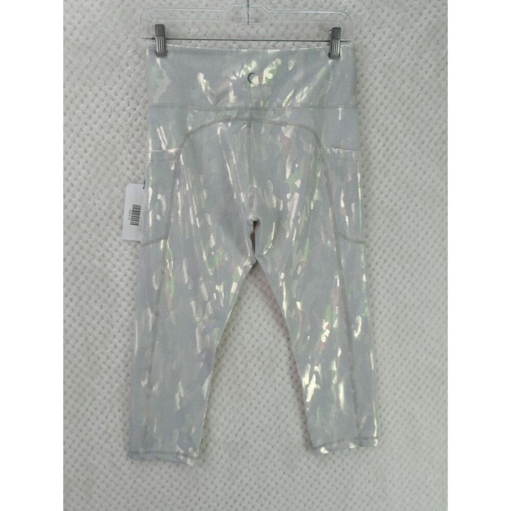 Zyia Active Women's 8-10 Silver Camo Metallic Pocket LNT High Rise Capri